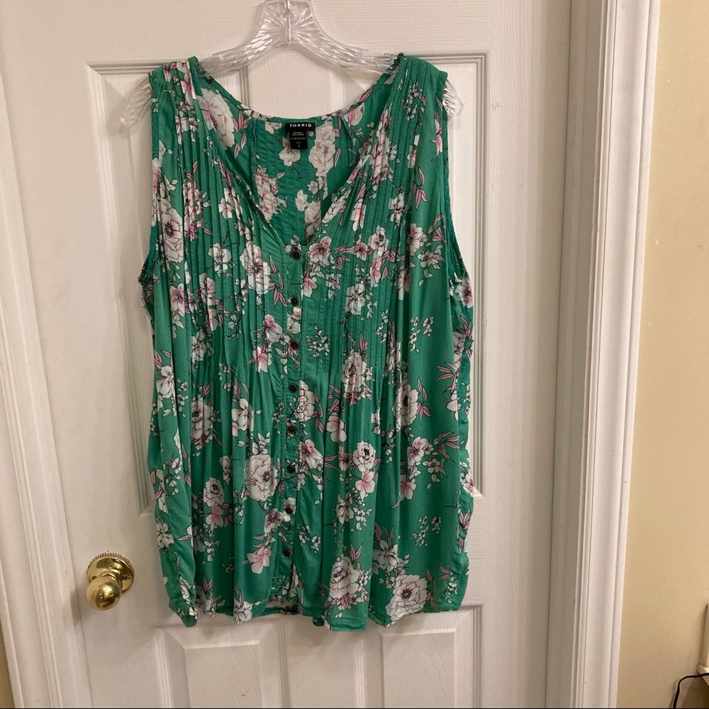 Torrid Pin Tuck Beautiful Green Top